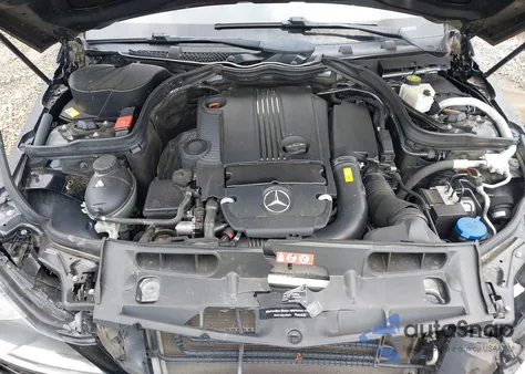 2014 Mercedes-Benz C 250 Sport z USA, uszkodzony, nr VIN WDDGF4HB9EG243059